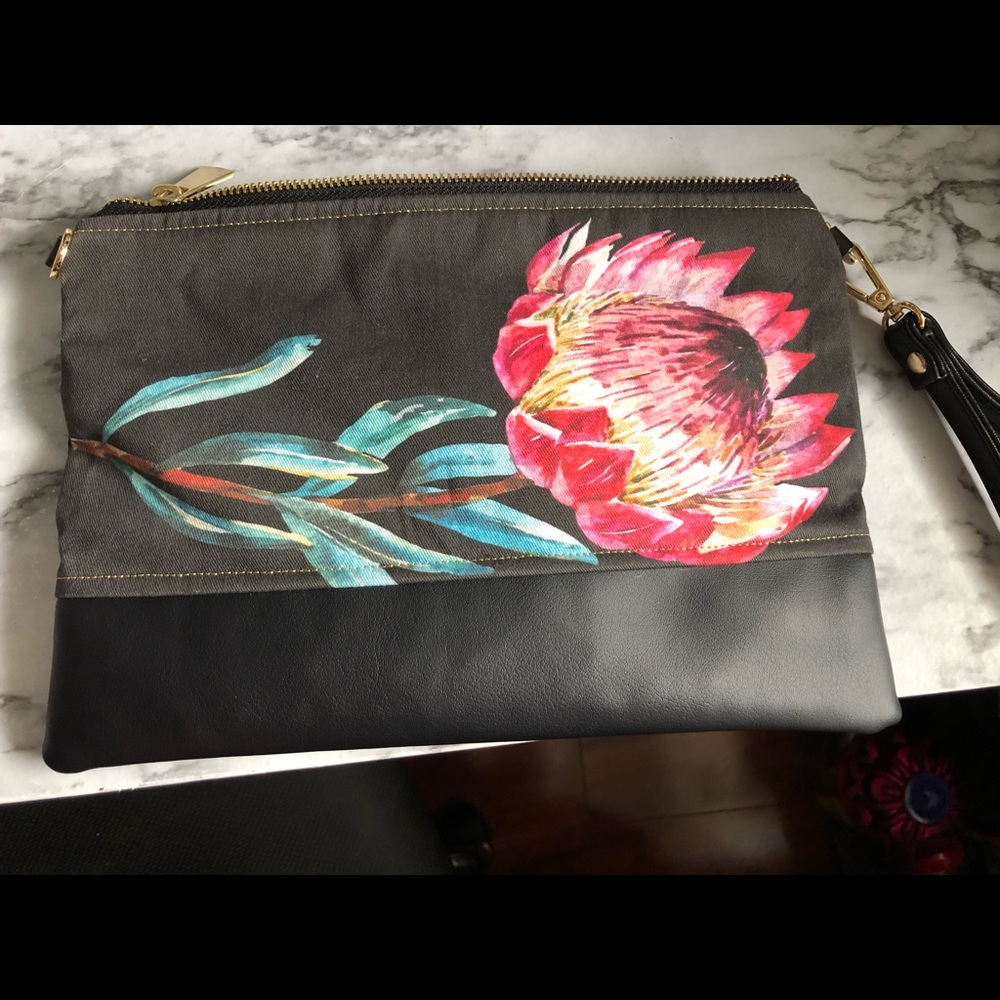 Kahulale’a wristlet - Picture 2 of 3